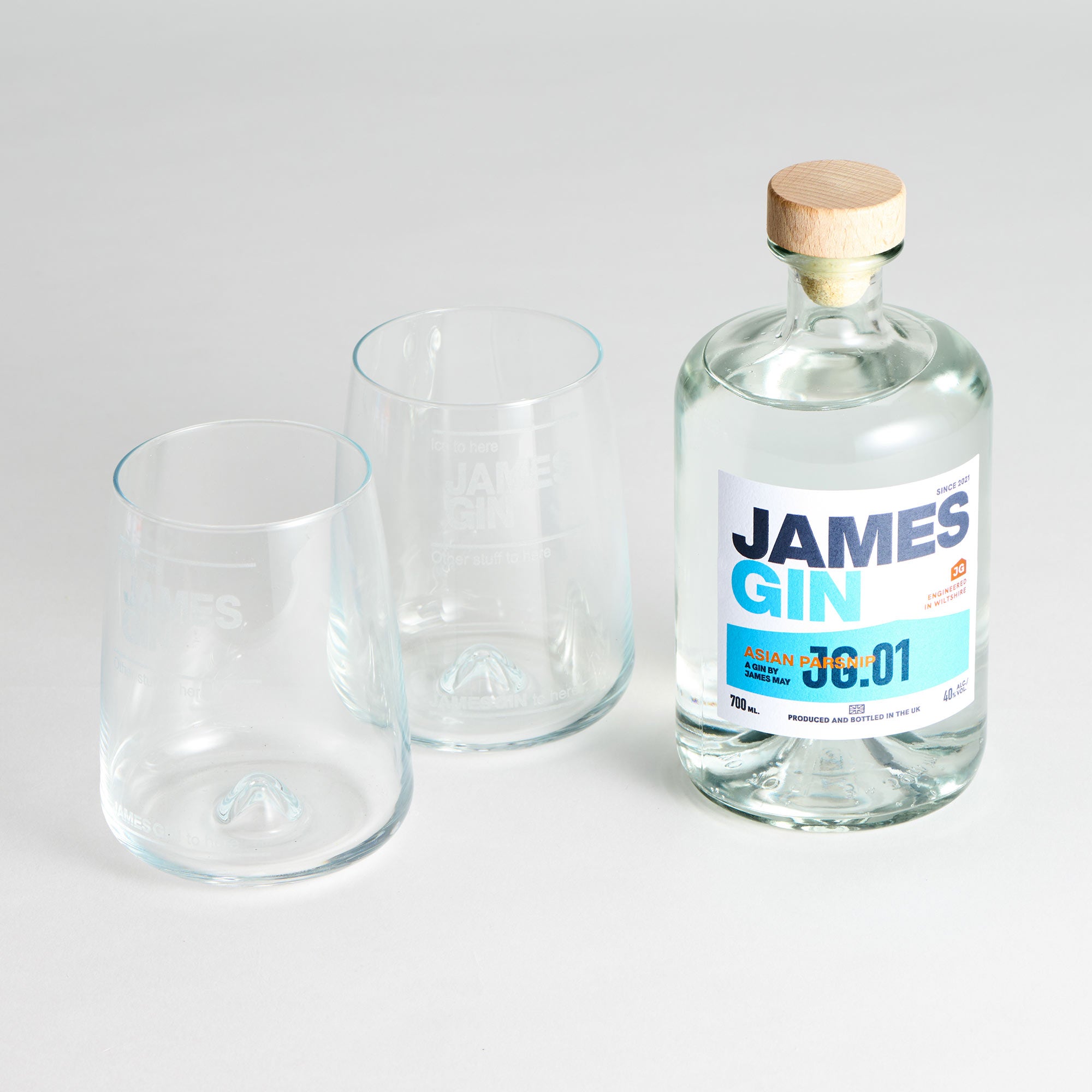 The Sharing Cocktail Kit | Includes 1 bottle of James Gin and two James Gin tumblers | James Gin